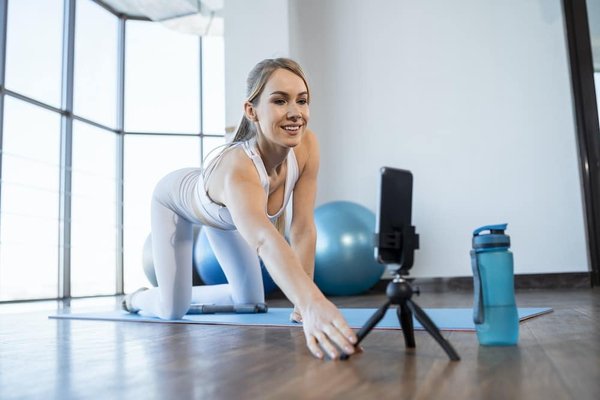 Quels sont les avantages de l'utilisation de vidéos explicatives dans le marketing digital d'une application financière personnelle ?